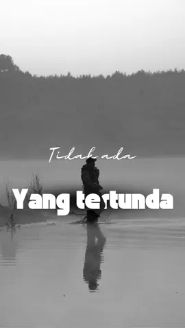Terkadang doa kita belum terkabul, rencana kita tertunda, atau harapan yang kita tunggu belum juga datang.  Penundaan bukanlah penolakan, melainkan bentuk kasih sayang Allah agar kita lebih siap, lebih kuat, atau agar sesuatu datang pada waktu yang paling tepat. Allah Ta’ala berfirman: “…Boleh jadi kamu membenci sesuatu, padahal itu baik bagimu; dan boleh jadi kamu menyukai sesuatu, padahal itu buruk bagimu. Allah mengetahui, sedang kamu tidak mengetahui.” (QS. Al-Baqarah: 216) Maka tugas kita adalah sabar, berdoa, dan berbaik sangka kepada Allah. Karena janji-Nya selalu penuh hikmah. #nasihatkehidupan #nasihatislami #motivasiislam #kajiansunnah #fyp 
