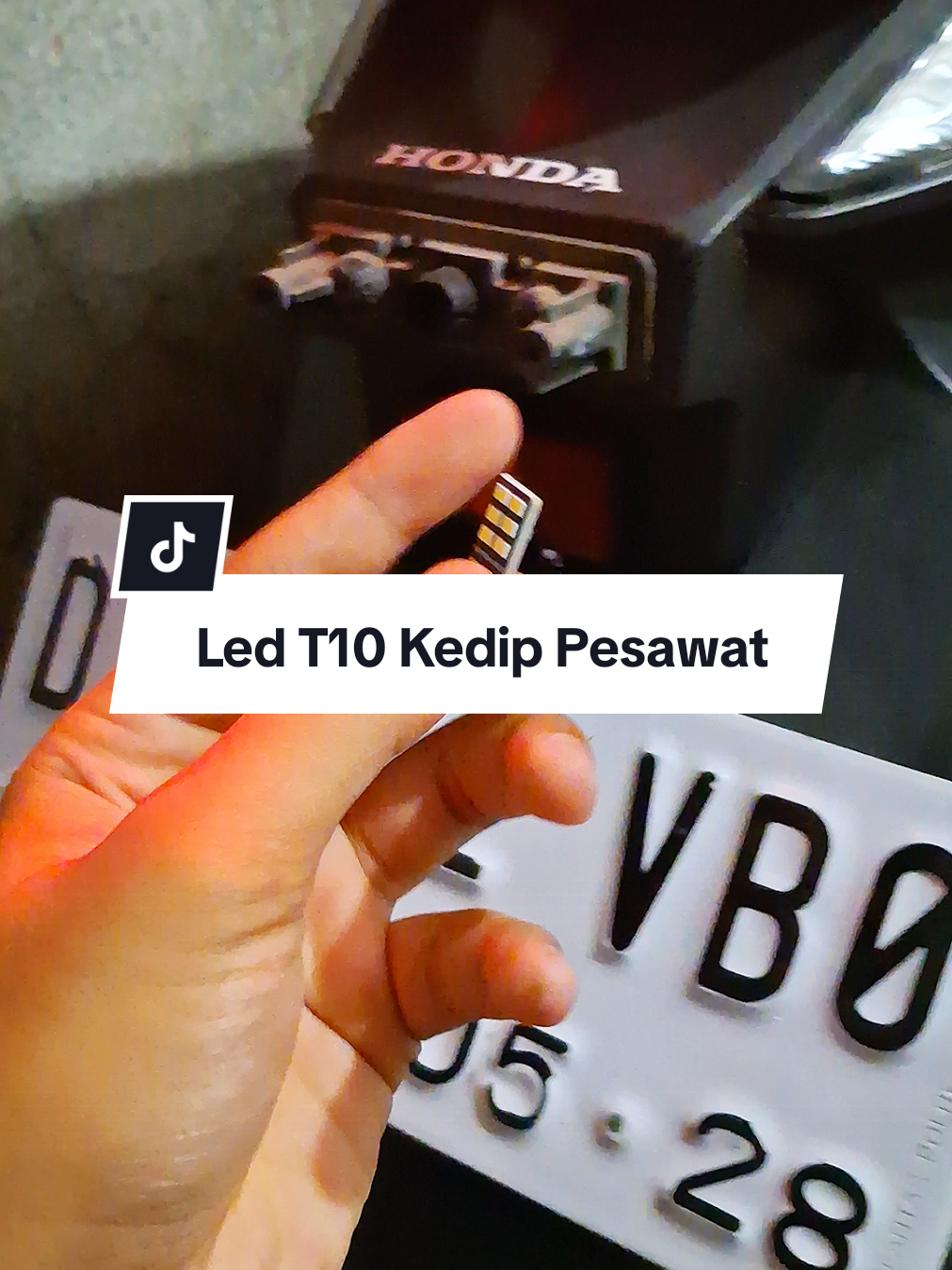 Led soket T10 Kedip otomatis tanpa modul tambahan, nyala super terang. Amanin barangnya sekarang sebelum kehabisan✨⚡ #lampublitz #lampukedippesawat #lampusenja #lampuplat #lampuvariasi 