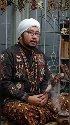 ALHAMDULILLAH SAATBINI SUDAH BANYAK ORANG TERBANTU SEMENJAK RITUAL PESUGIHAN INI . #viral  #viralhariini  #ritual  #danagaib  #kyai 