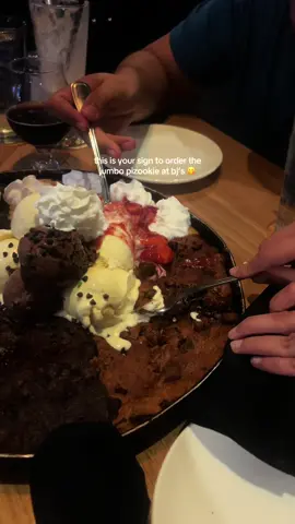 so scrumdiliumcious 10/10 😍🤤😭😋 #bjspizookie #jumbopizookie #foryoupage #pizookie #dessert 