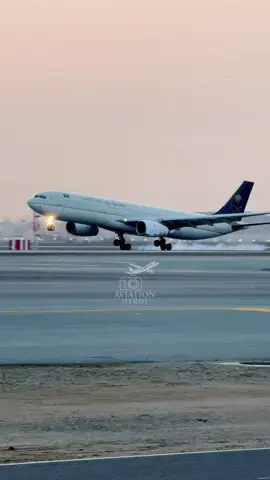 صاحبة أنعم هبوط على الإطلاق A330 😍♥️ #اكسبلور #landing #saudia #airbusa330 #aviation_hero1 