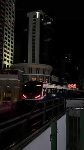 EMU77 ออกจากสถานี #อโศก | #รถไฟฟ้าสายสีเขียว #บีทีเอส 