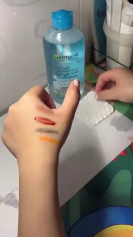 Nước Tẩy Trang làm sạch sâu dịu nhẹ cho mọi loại da - Garnier Micellar Cleansing Water 400ml Nhẹ nhàng làm sach da, lấy đi bụi bẩn, cặn trang điểm và dầu thừa gây ra tình trạng mụn. Phù hợp cho da dầu & da hỗn hợp. Lấy đi dầu thừa mà không gây khô da. Sử dụng công nghệ Micelles (Micellar Technology), phân tử Micelles lấy đi bụi bẩn sâu bên trong lỗ chân lông theo cơ chế hoạt động của nam châm khi lau nhẹ trên da mà không cần chà xát. —————————————— 👉 Link sp: https://shop.tiktok.com/view/product/1729900320718883764?region=VN&locale=en #chamda #garnierpartner #TikTokFinds