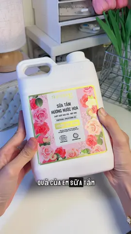 Bị mê sữa tắm nhà Namnung á mấy bà ơiiii, tậu luôn can 2L dùng cho tiết kiệm nè #namnung #namnungvietnam #suatamnamnung 