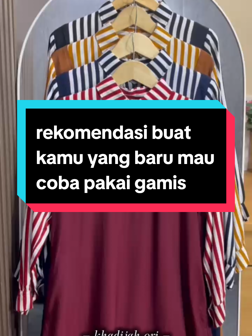 Jatuh cinta sama gamis lucu kaya gini. Looknya bikin sepuluh tahun lebih muda 🤭 #fyp  #gamislebaran2025  #dresskombinasi  #dresskekinian  #gamisademmenyerapkeringat 