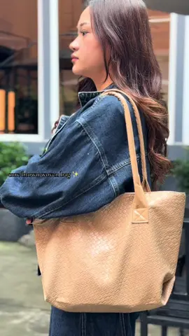 Oh that cute brown woven bag ✨🥰 #totebag #bag #woven #aesthetic #foryoupage 