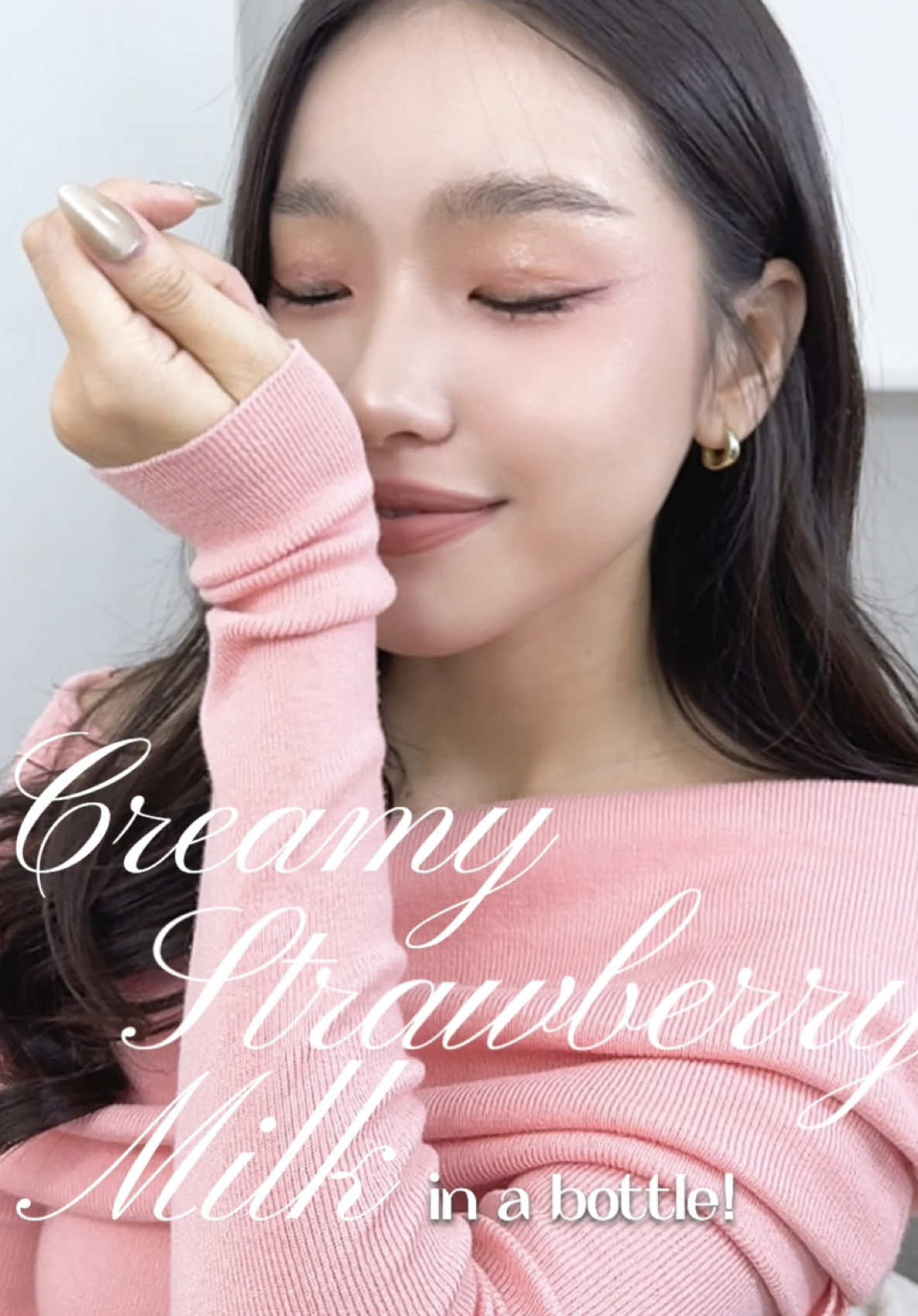 kebayang ga wangi permen strawberry jadul yang nagihh🫶🏻🍓 tapi tetep fresh and creamy! @aoeraid #AoeraXAlmatando #Pretty #ParfumLokal
