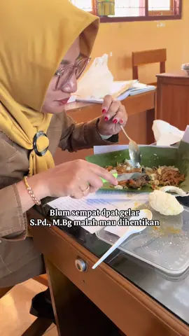Kagak usah MBG .. Nasi bungkus tiap hari aja sdah bikin hati senang 😌 #viral #mbg #guru #gurusd 