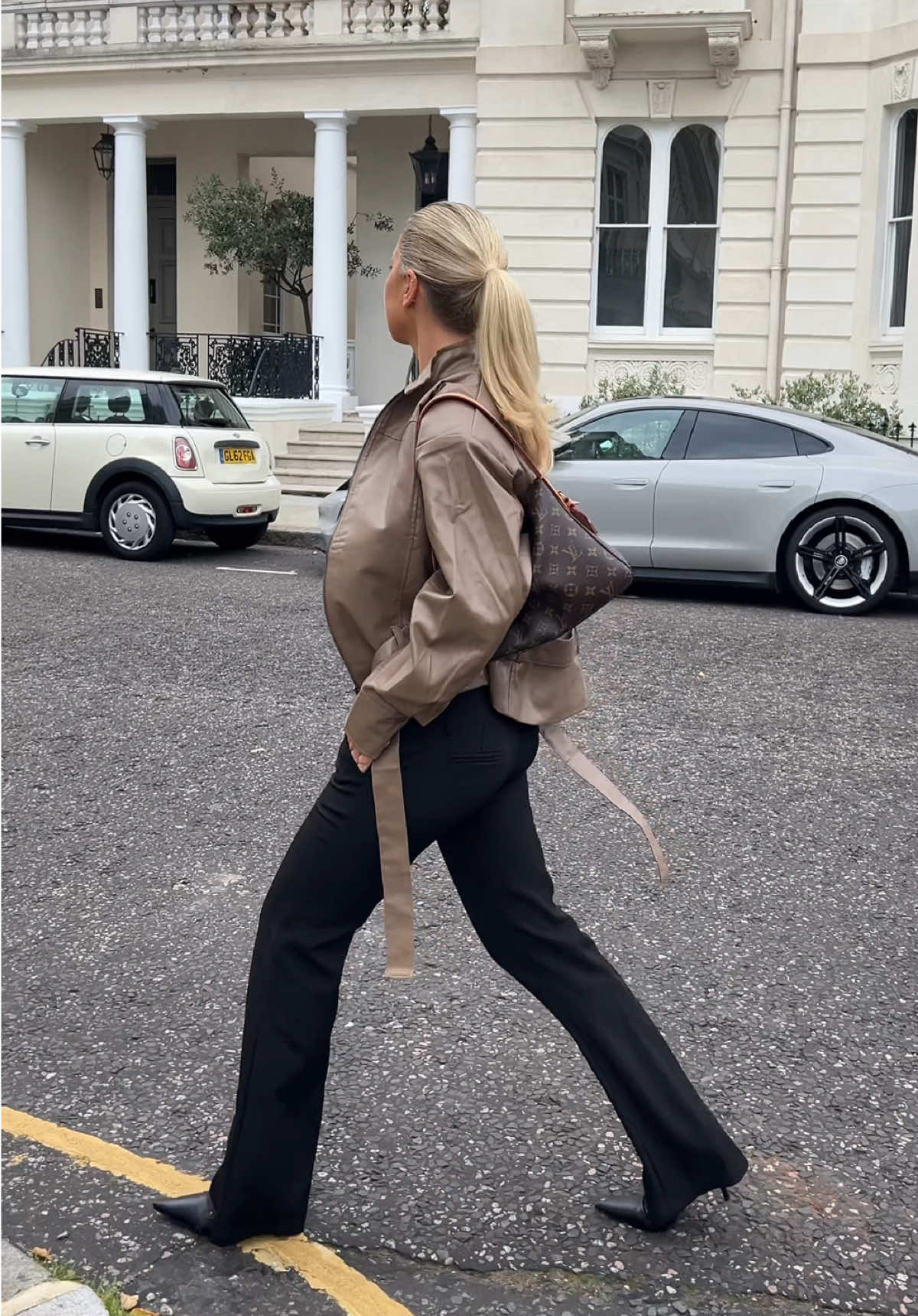 Autumn fits >> #autumnstyle #autumnoutfits #fallfashion #londonstyle @VENDERBYS @Charcoal Clothing 