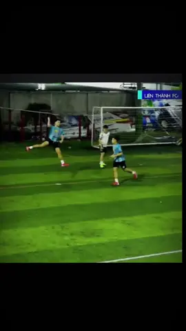 trái hay phải 😝 #xuhuong #fyp #bongda 