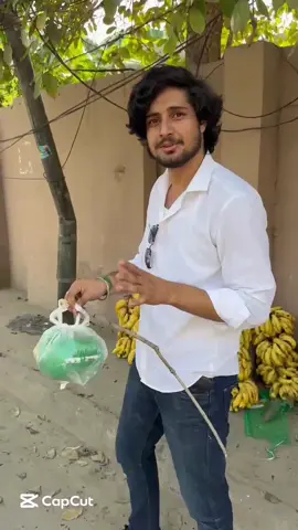 Funny prank 😂😂😂 with fruits stal Omar funny face 😄😅 reaction #prank #viral #funnyvideos ##foryou##enjoy