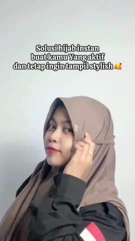 Cukup satu gerakan tampil anggun sepanjang hari. Bahannya adem, ringan dan nggak bikin gerah.! Yang mau samaan bisa cek showcase aku ya ❤️ #bilbanahijab #ootdhijab #hijabisntanpremium #bilbana 