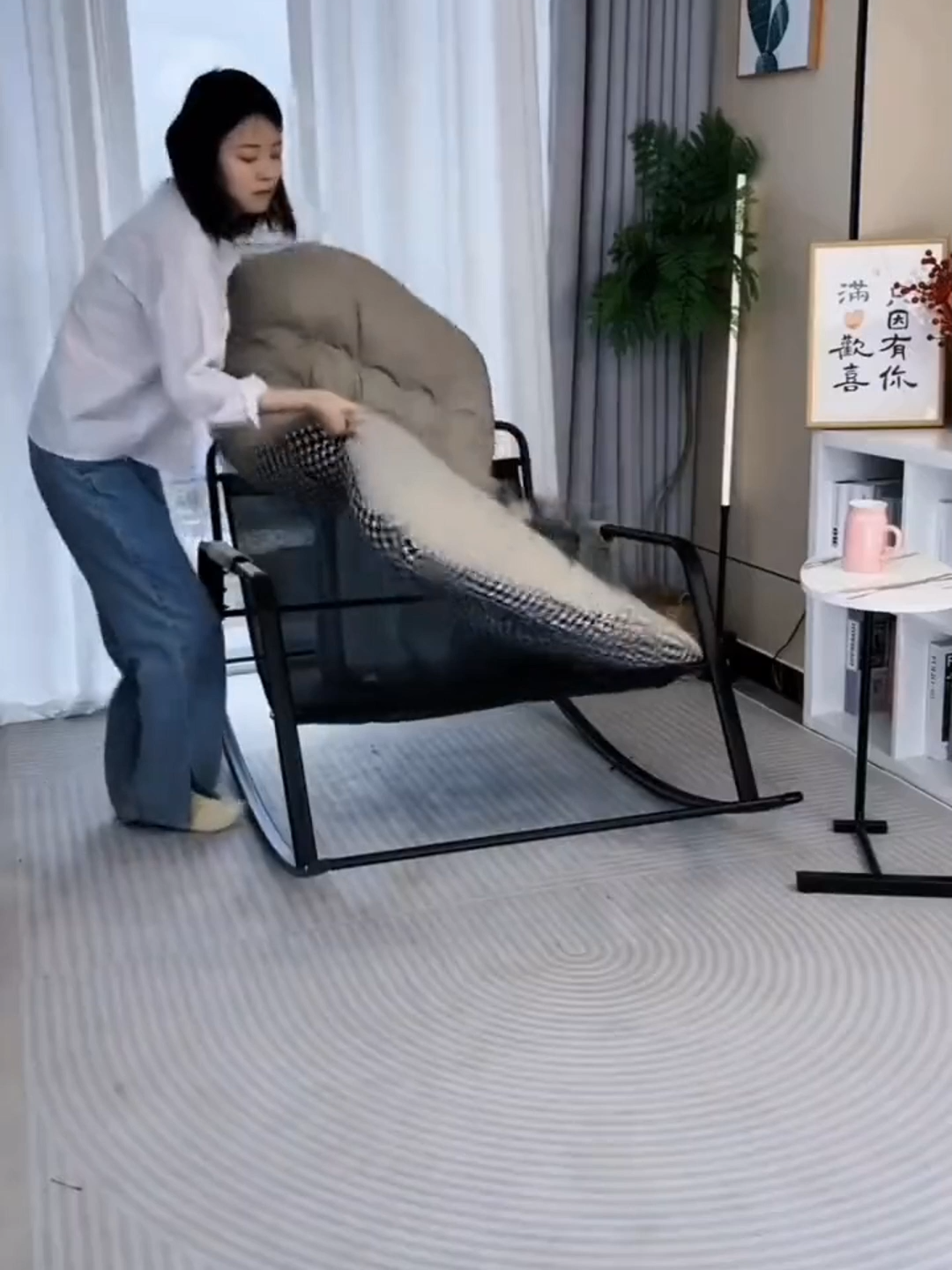 Ghế ngồi bập bênh thư giãn thông minh. #dogiadungtienich #giadungthongminh #ghebapbenhthugian #ghethugianbapbenh