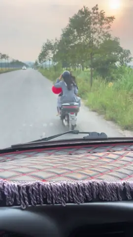 Kèn để nóc sát tai thế này thì về cứ phải ù mất 3-5hôm đi nhe🤣,.đag không có ai thử nghe test trong xe đã cỡ này thì ở ngoài không biết cỡ nào nữaaa🤣🤣🤣 #xetai #k200 #ongtrang🎺🐝 