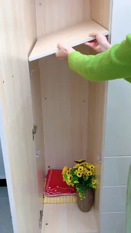 If you don’t want to drill holes in the cabinet to install partitions, you can use this partition support. It is very good for being firmly glued and bearing weight. You can also use it to repair broken ones! #partitionholder #cabinet