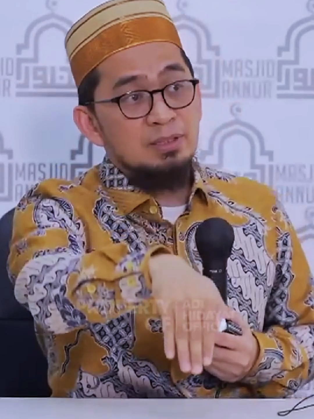 Cukup Senyum Selesai Kunci Menghadapi Masalah dengan Kedekatan pada Allah #adihidayat #ustadzadihidayatlcma