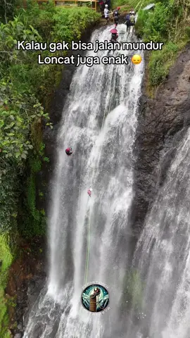 Merasakan sensasi baru menikmati air terjun, kami ajak kamu berpetualang menuruni air terjun setinggi 35 Tersedia setiap Saptu dan Minggu untuk ketemu di lokasi atau pemberangkatan Jakarta dan Bandung Informasi/Reservasi chat minsa ke whasap 0851-8322-9677 #canyoneeringcurugcikondang #canyoneeringcianjur #canyoneering #bukantriptapitamasya #dronedji  
