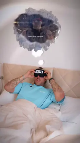 Nachdem ich von @simongronau träume zeige ich euch, wie ich meinen Morgen strukturiere um produktiv und fit zu sein. Doch ich muss zugeben: dass mit dem Schlaf klappt durch das viele Reisen oftmals nicht ganz so gut. Umso wichtiger ist es, dass ich es schaffe, wenn ich zu Hause bin. Welche der Routinen macht ihr auch schon so?