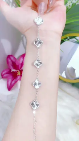 Vòng tay 4 lá móc máy 8d