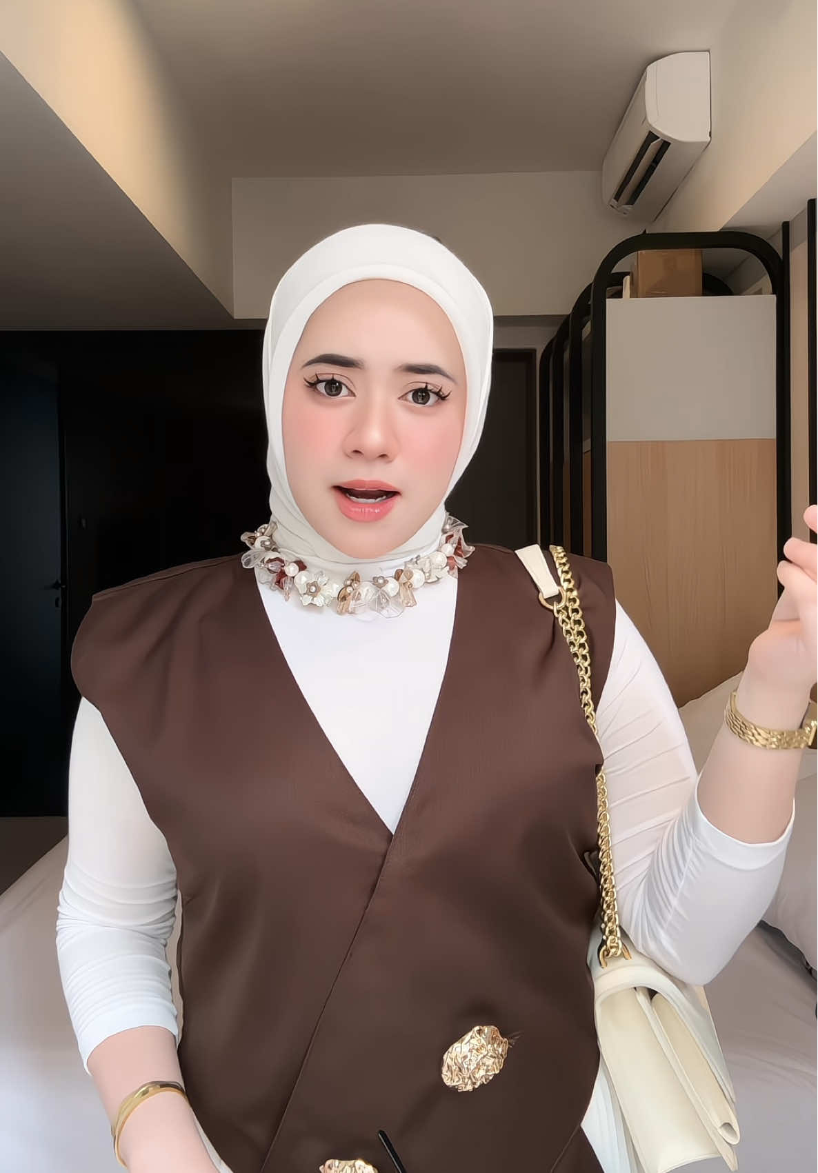 nemu aja lagi kacamata kece begini buat ootd an🤞🏻🤎 #kacamata #kacamatafashion #sunnglases #ootdhijab #ootdhijabstyle 