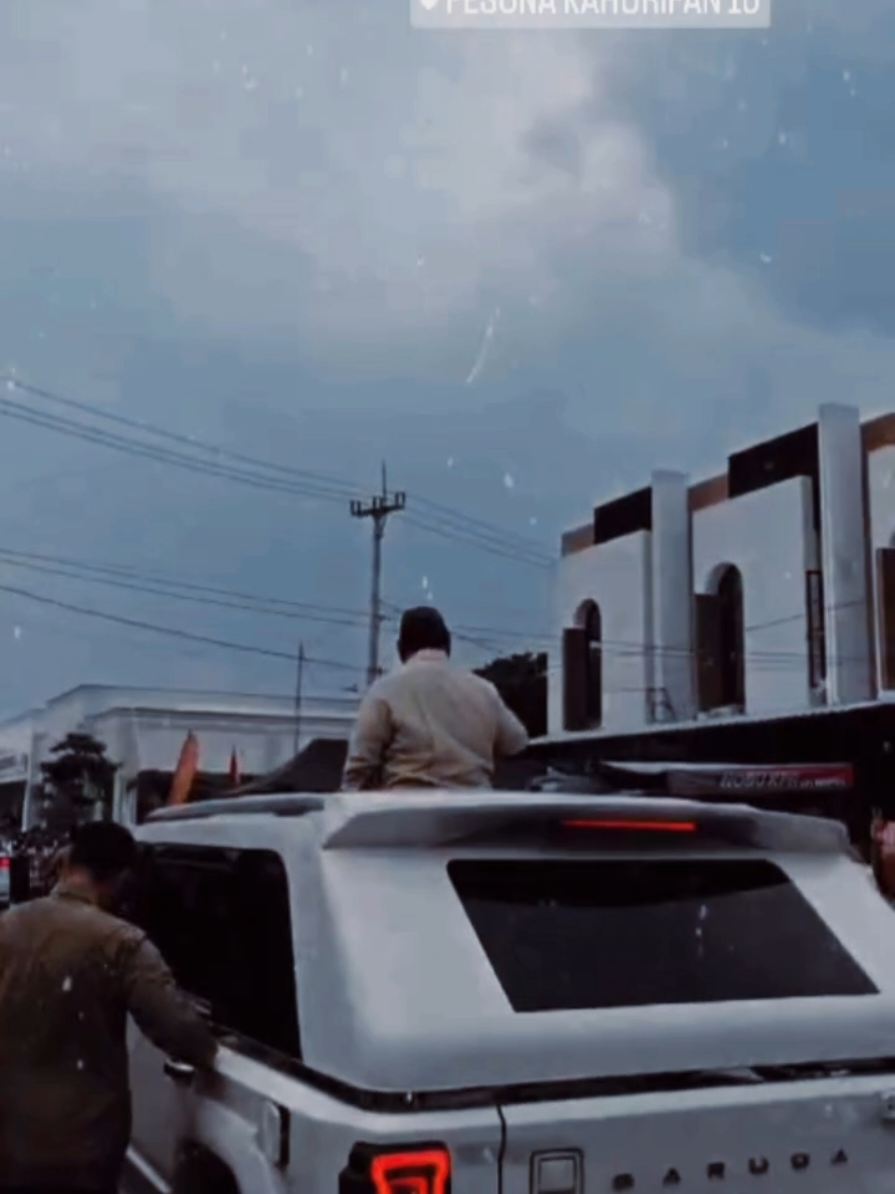 video dari dalam mobil , dan video dr luar mobil 😍 mashallah banyak yang sayang ya pak🥰 btw video pertama dr pa tiw 😋 #letkolteddy #seskabteddyindrawijaya #fyp #teddyindrawijaya #ajudanprabowo 