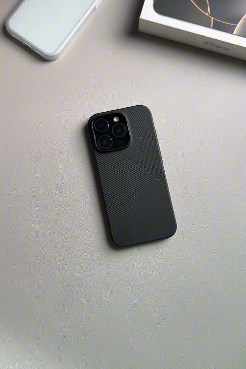 Ultra-thin geometric textured phone case for Samsung S25 24 and iPhone! No fingerprints or sweat!