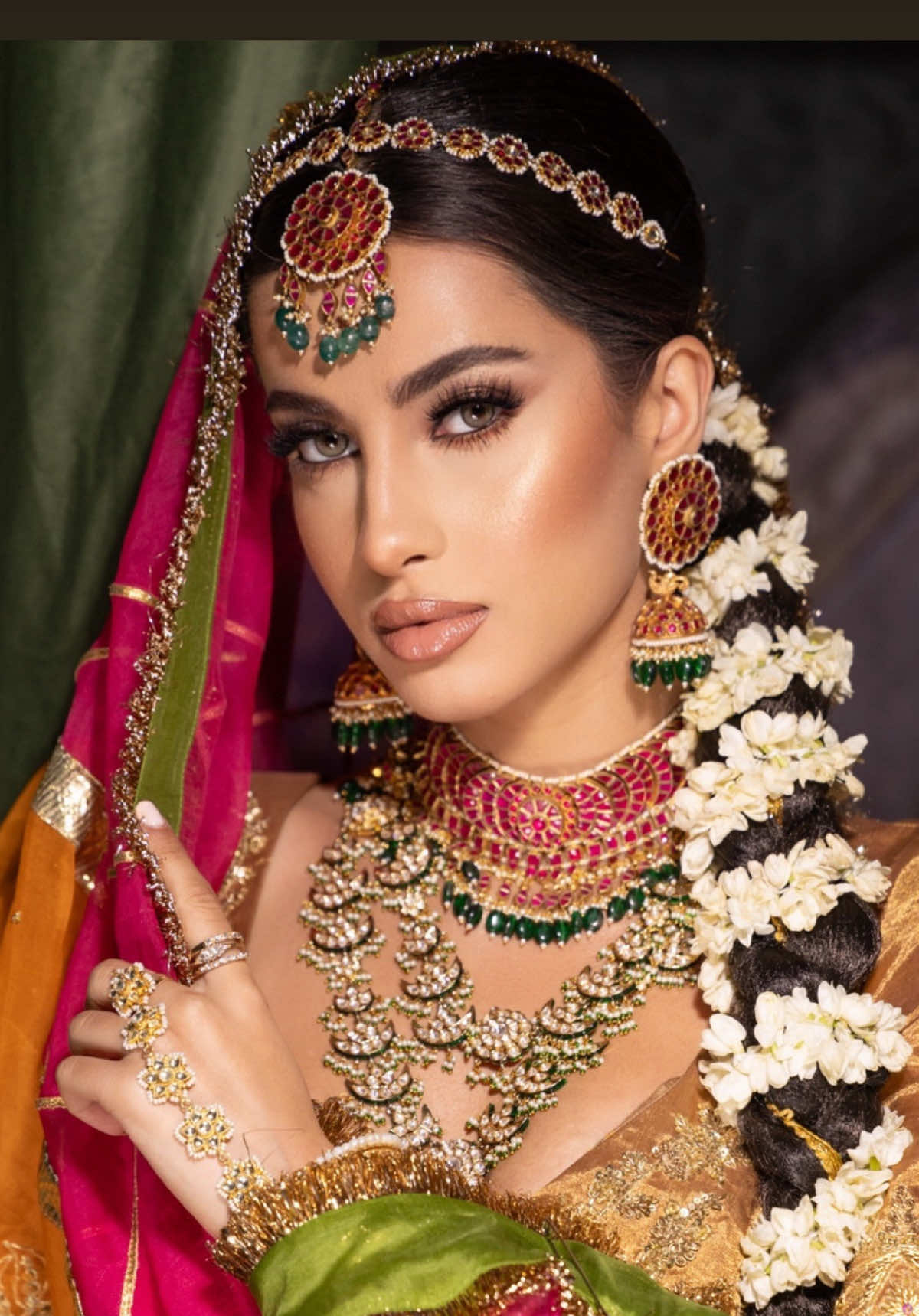 🍂Traditional Mehndi Bridal inspo 2025/2026🍂 An absolute gorgeous campaign with the ever so graceful @mobinaaa_sk  Everything Flowless & Everything on point hitting all the vibes of your ultra sultry Mehndi Glam with glowy skin base topped off with perfect Nude Glossy lips♥️ Can’t wait to share more of the content we created together 🧡 Makeup & Hair: @beauty.by.laraib  Photography & videography: @omjphotography  Bridalwear: @bibildn  Jewellery: @heritage_jewels  Casting: @thecactusagency  Styling & Direction: @zafshabir at @thecactusagency  @hudabeauty @narsissist @tartecosmetics @maccosmetics @charlottetilbury @urbandecaycosmetics @hnbcosmetics @primalash_lashes @shaneeqbridal @hourglasscosmetics  #bridal #bridaldream #bridalmakeupartist #team #inspo          