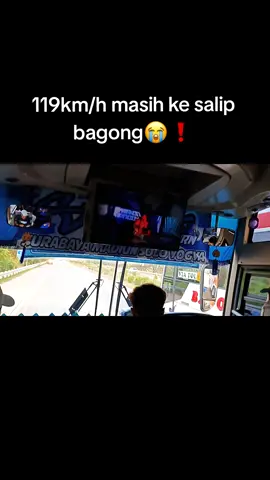 Suoss tenan🔥 . . . #sugengrahayu #sumbergroup #sglovers  #lumbalumbadarat🐬 #busjawatimuran 