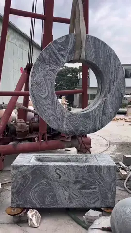 Floating ball processing, based on natural stone, is carved to be flexible and auspicious. #artwork #floatingball #marbledesign #marblestone #marblecarving        