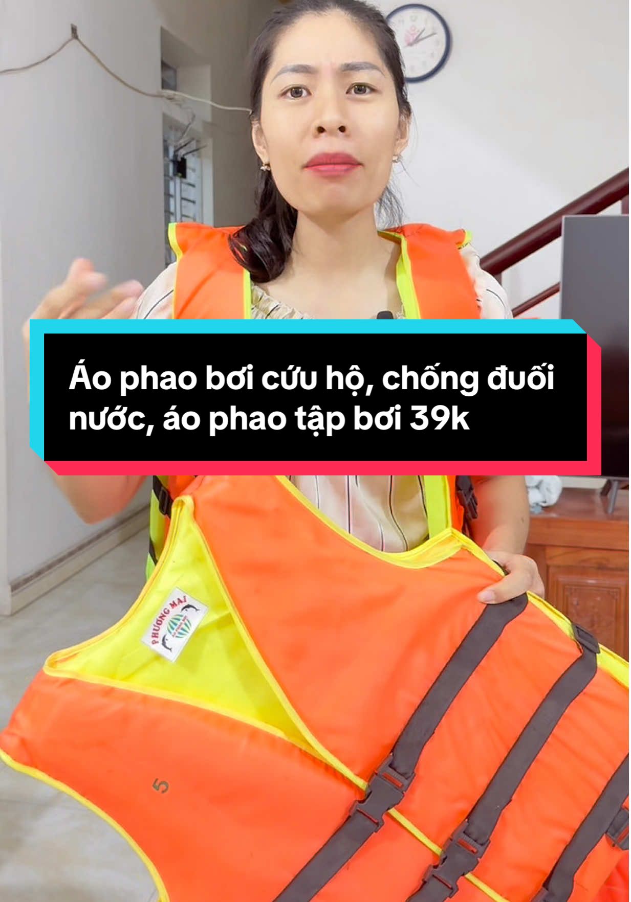 Mưa bão ngập lụt trong nhà cứ phải có cái áo phao bơi mới yên tâm nha. Áo phao cứu hộ phòng khi cần thiết đảm bảo an toàn tính mạng. #aophaoboi #aophaoboitreem #aophaocuuho #aophaocuusinh #aophaoboinguoilon  @HIÊN PHẠM GIA DỤNG  @HIÊN PHẠM GIA DỤNG  @HIÊN PHẠM GIA DỤNG 