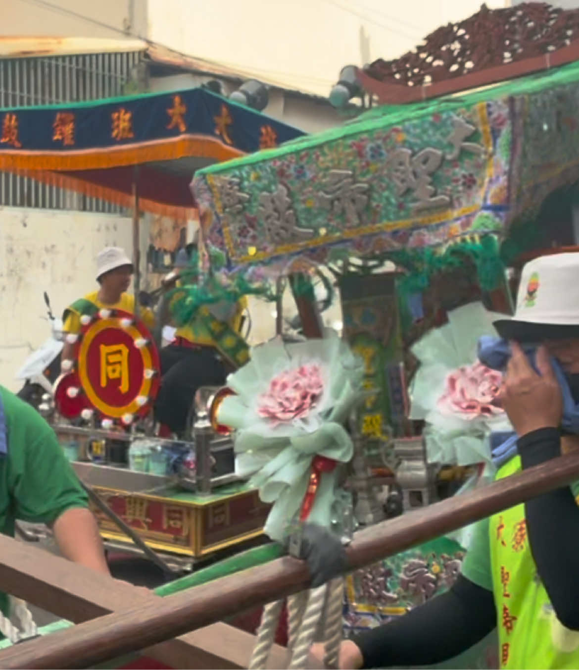 有特色的轎🤩🤩#大寮聖帝殿 #台南同興社 #大班鑼鼓帶轎 