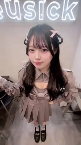 neusickネオンサインの前で♥ 途中ミスってるт_тすまんт_т #きゅるりんってしてみて #neusick #秋葉原コンカフェ 