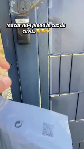 E sub masă pachetul doamnă..🤣🤣🤣@bogdan_hs #foryoupage #viral_video #hermes #germany🇩🇪 