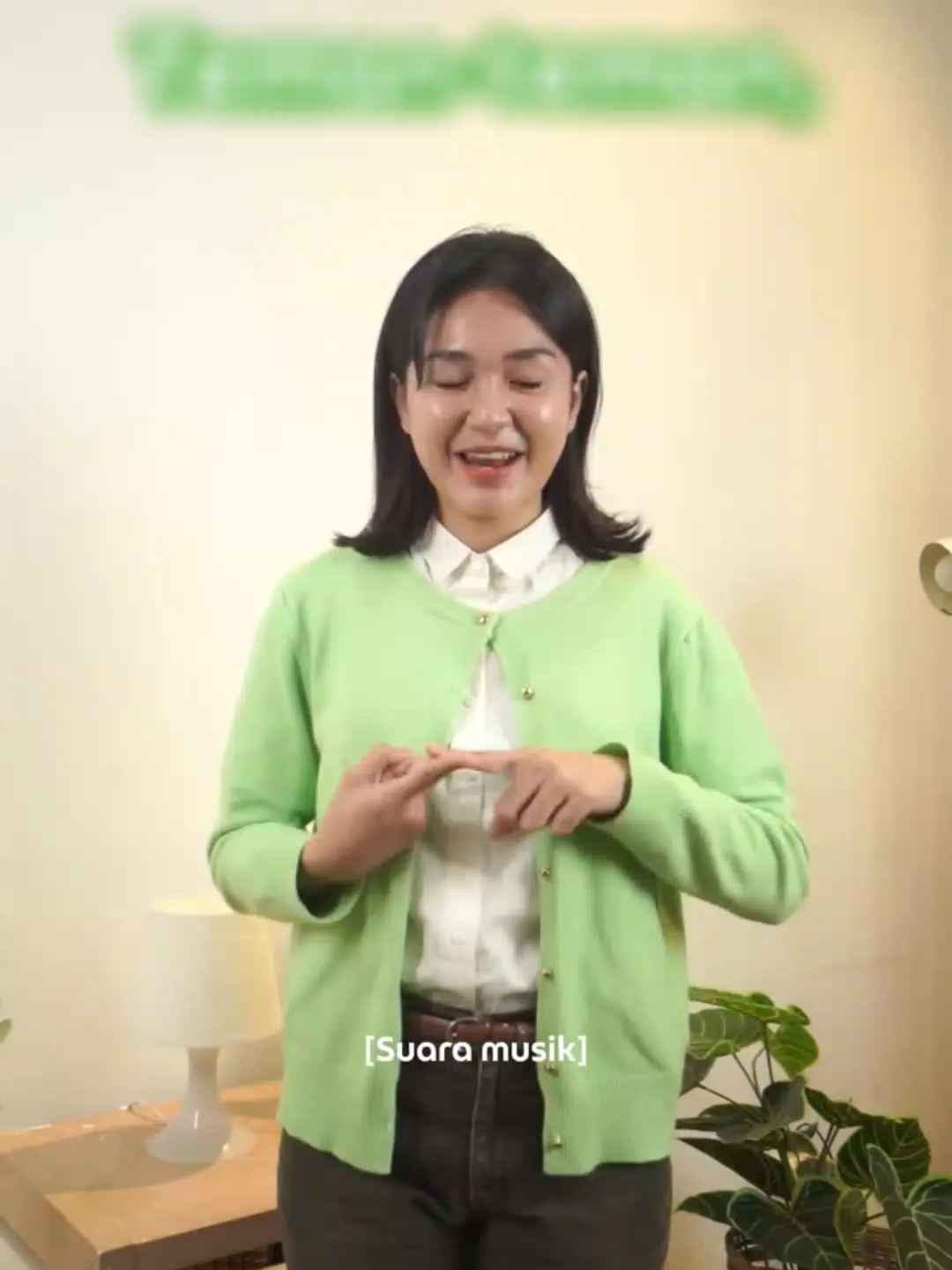 Semangat driver tuli mengajarkan kita arti komunikasi tanpa batas. Selamat Hari Bahasa Isyarat Internasional! ✨💚 #ojol #grab #disabilitas #fypage #virall