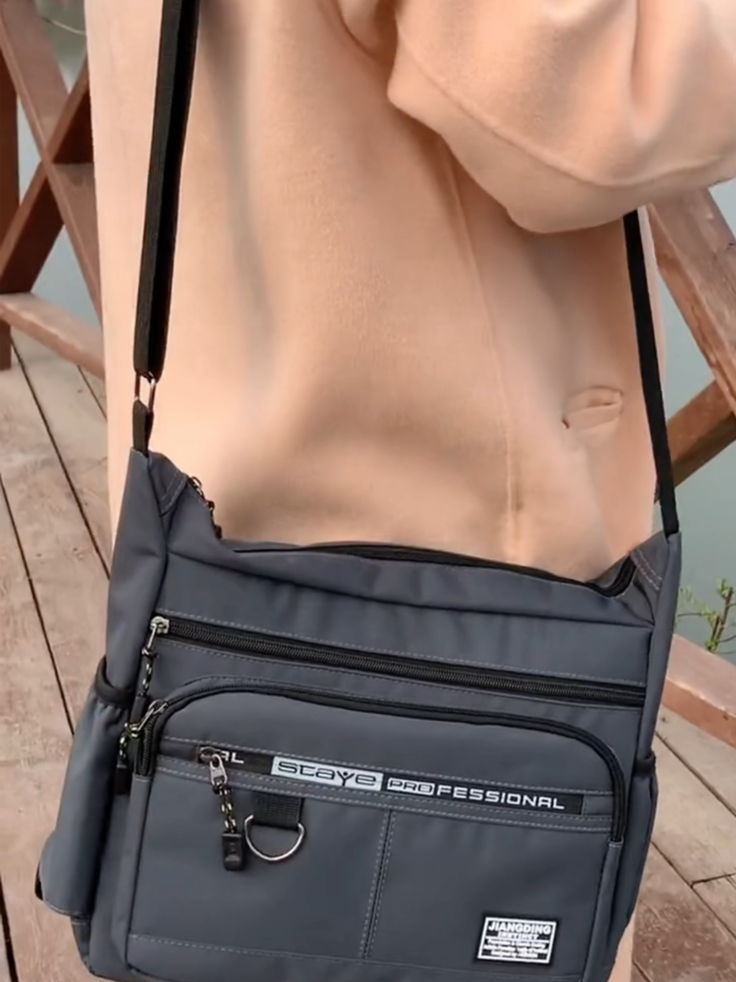 tas selempang pria dan wanita yang bisa dipakai kemana aja! #fyppppppppppppppppppppppp #taskekinian #tasselempang #tasmotor #taspria #tastravelling