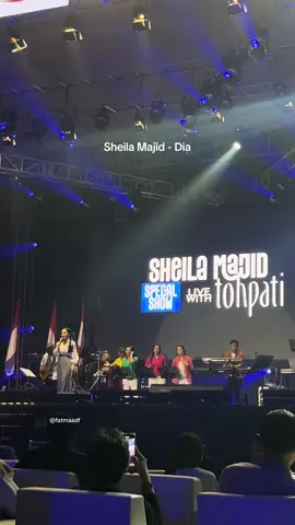 Sheila Majid - Dia @sheilamajidofficial @Jazz Traffic Festival @Suara Surabaya Media #sheilamajid #dia #tohpati #fyp #jazztraffic2025 
