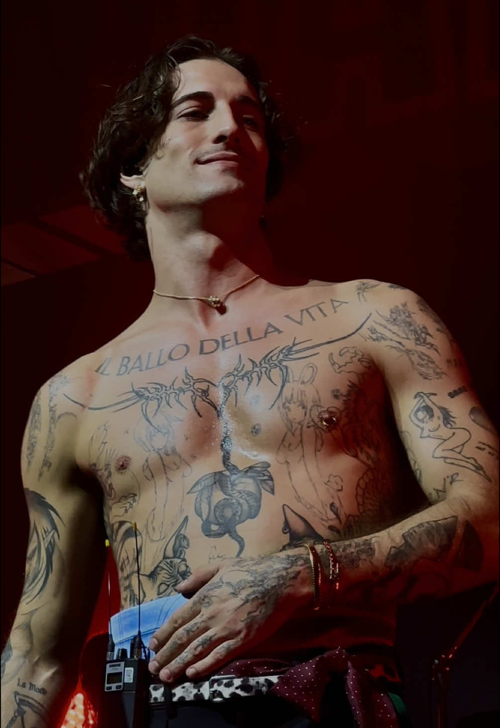 it’s hot in there, no? 🥵 @Damiano David  #damianodavid #maneskin #foryou #fyp #pourtoi 