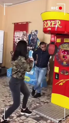 Boxing failure #foryou #funnyvideos #fyp #funnytiktok #funnymoments #fail #boxing 