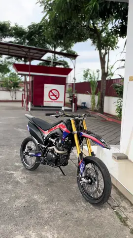 Dijual crf tahun 2023 tangan pertama lengkap hidup plat panjang. #stellagank #komorodstyle #properstyle #supermotoherexstyle #crfherexstyle 