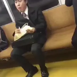 Japanese man crying on the train #sorotan #sad #mv