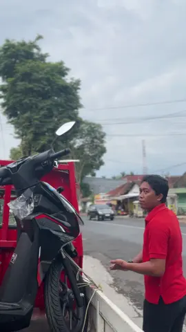 ✨ Prepare kirim unit New Beat CBS, siap nemenin perjalanan penuh gaya! 🚀 Detail cinematic, unit fresh langsung dari dealer 🔑 📍 MPM Motor Bondowoso Terima kasih sudah percaya 🙏 👉 Mau next giliran kamu yang diantar? Chat sekarang & pilih motor impianmu hari ini! 💬🔥 #cinematic #newbeat #bondowosokeren #kotatape #viralotomotif 