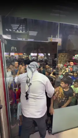 مطعم التنور الشامي#اماره عجمان  بحلته الجديده منقدم لزبيانا الكرام أطيب شاورما #وبروستد ومجموعه سندوش غربي بأيدي سوريه ماهره زورنا منكبر فيكون