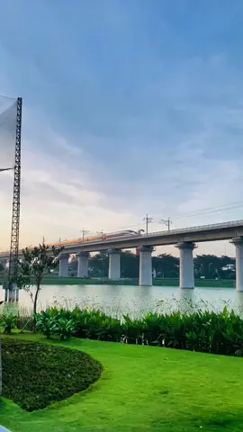 senja dan deltamas✨🖤 #cikarangpeople #deltamas #keretacepat #vibes #fyppppppppppppppppppppppp 