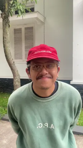 fitcheck santai cari tempat ngopi buat ngelamun doang #fitcheck #outfitideas #outfitinspo 