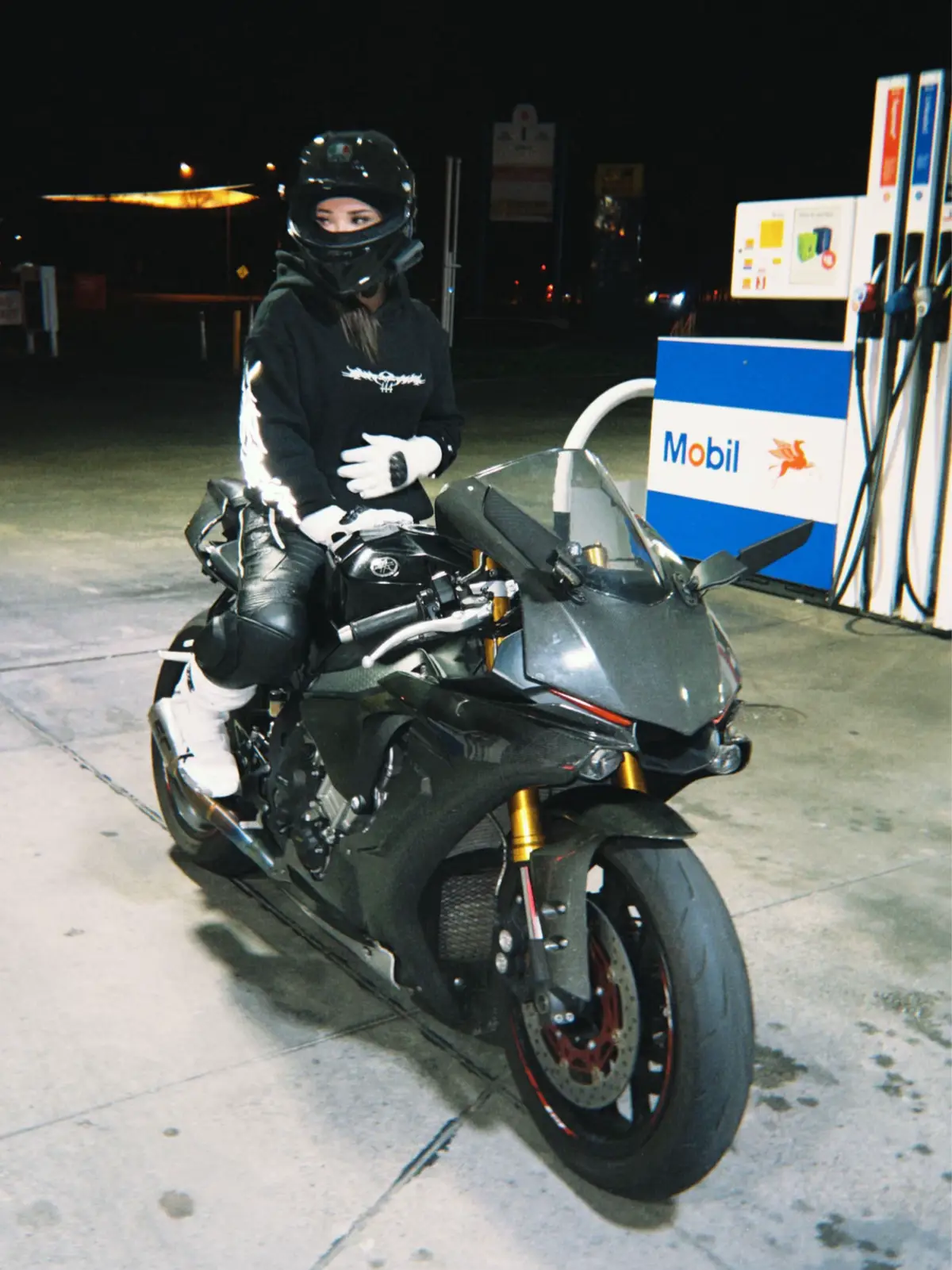 This is your sign to buy that digicam #motorcycle #bikergirl #yamahar1 #viral #digicam 