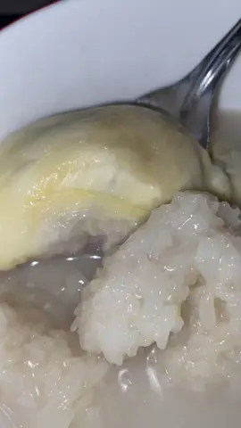 Siapa yang doyan durian? Bubur ketan legit + topping durian 2 biji cuma 15K aja! Gaskeun cobain . Selamat mencoba ✨ Jl. Meruya Ilir Raya No.61 10, RT.10/RW.7, Kb. Jeruk, Kec. Kb. Jeruk, Kota Jakarta Barat, Daerah Khusus Ibukota Jakarta 11620