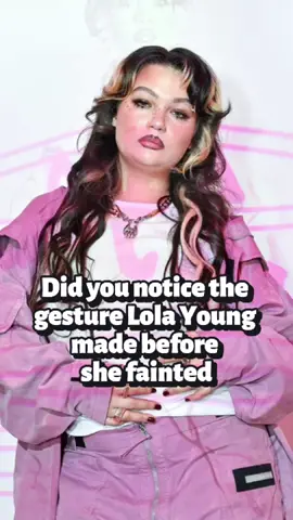 Did you notice the gesture Lola Young made before she fainted?#lolayoung #tiktok #celebrity #foryou #fyp #usa 