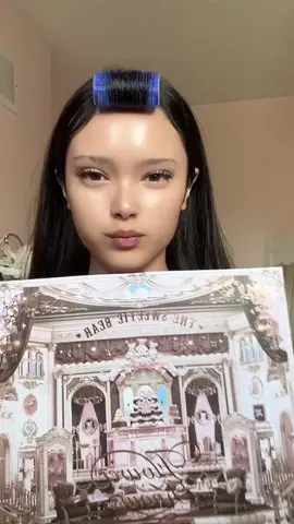 This caramel-inspired look is honestly everything I want for the season it’s warm, sweet, cozy, and effortless. Each product worked together perfectly and I love how wearable it is. Thank you again flower knows for sending me this beautiful package  @Flower Knows Makeup #FlowerKnows  #sweetiebear #flowerknowsmakeup #fallmakeup #fyp 