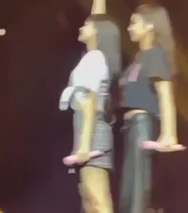 cinta ini nyata meski Dunya tak terima 🫢. #jennlisa #jennie #lisa #tuhantaukitasalingcinta #blinks 