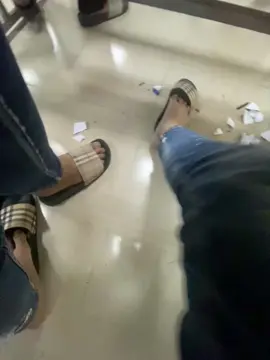 Ko thể hai bút be ri cùng 1 bàn đc #xh #truonghoc 